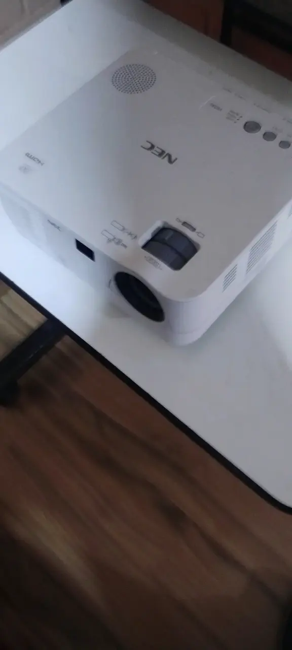 Proyector NEC con HDMI y DLP en buen estado - 2