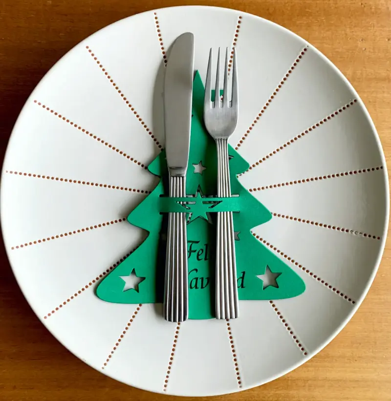 Porta cubiertos navideños en forma de árbol - 2