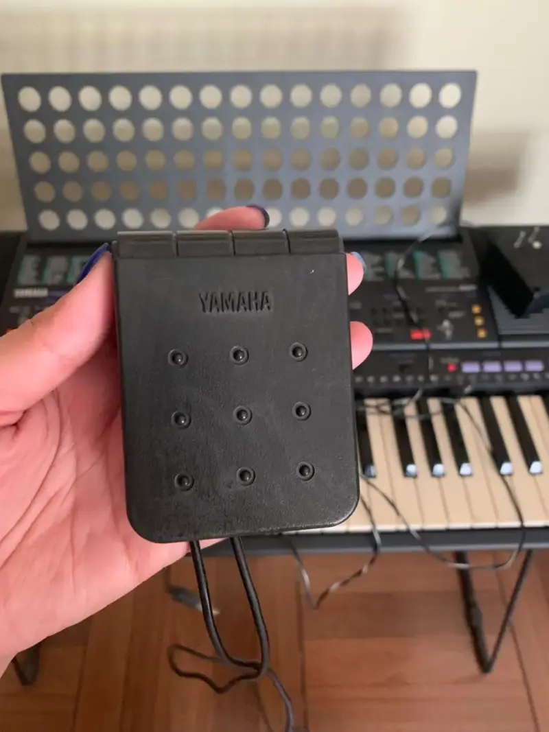 Teclado Yamaha PSR-300 con soporte y pedal - 3