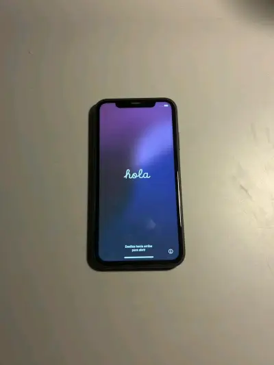 iPhone 11 en buen estado - miniatura 1