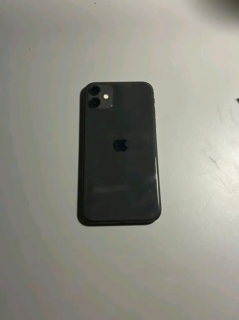 iPhone 11 en buen estado - 2