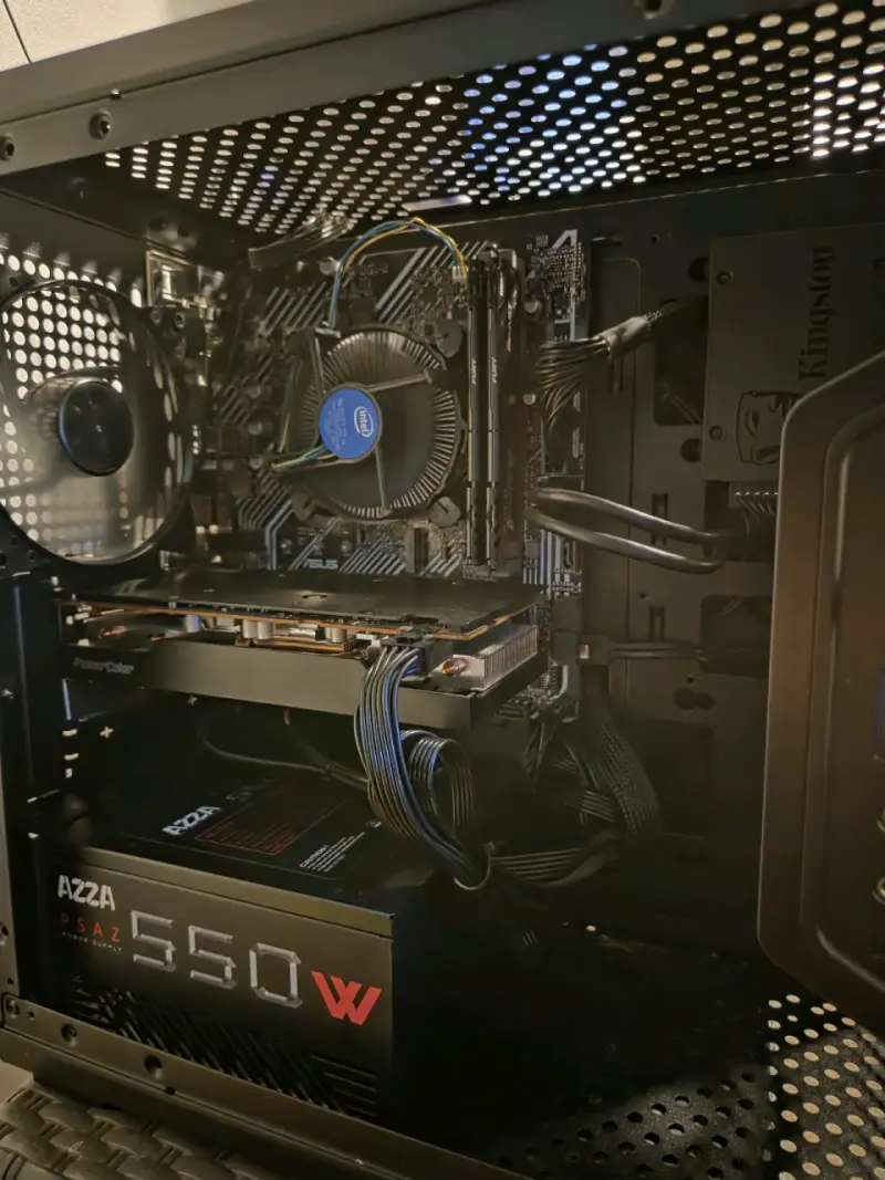 PC Gamer con AMD Radeon RX 7600 e i5-10400 - 1