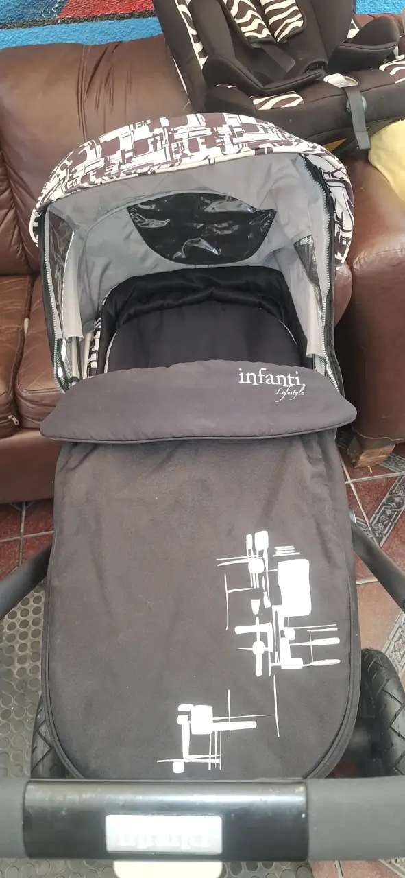 Coche de bebé Infanti con silla de auto - 4