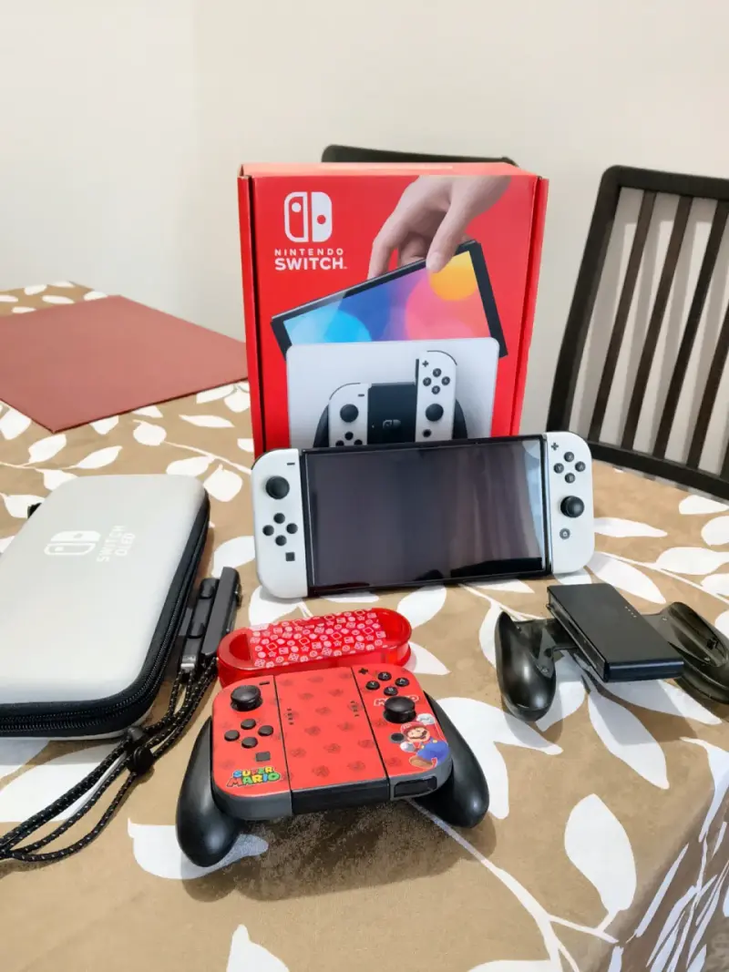 Consola Nintendo Switch OLED con accesorios
