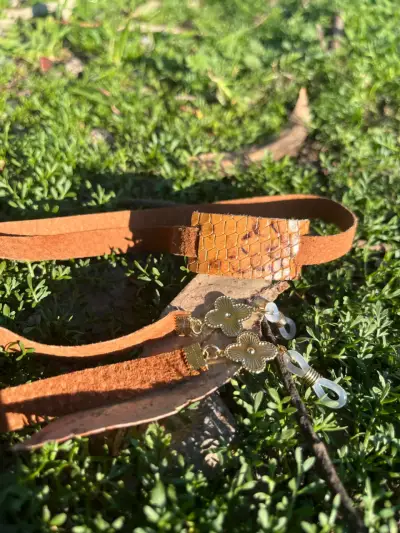 Strap para lentes de cuero natural - miniatura 2