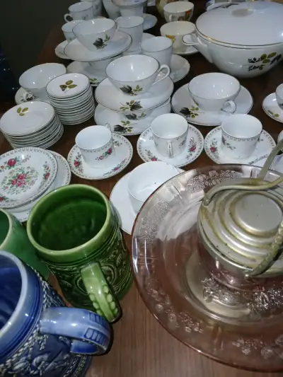Juego de Vajilla de Porcelana y Tazas Decorativas - miniatura 1