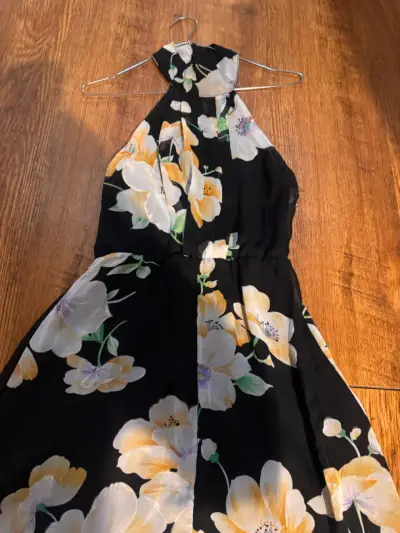 Vestido largo  negro con flores amarillas - miniatura 1