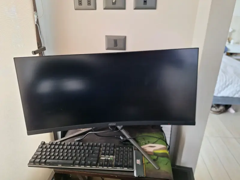Monitor curvo MSI para gaming - 4