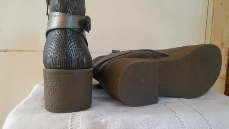 Botines de cuero gris metálico con hebilla lateral - 3