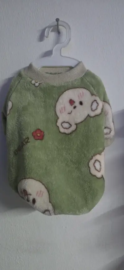 Suéter de peluche verde para perrito o gatito - miniatura 1