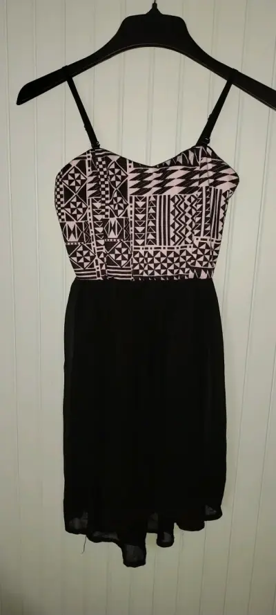 Vestido negro con estampado geométrico talla S - miniatura 2