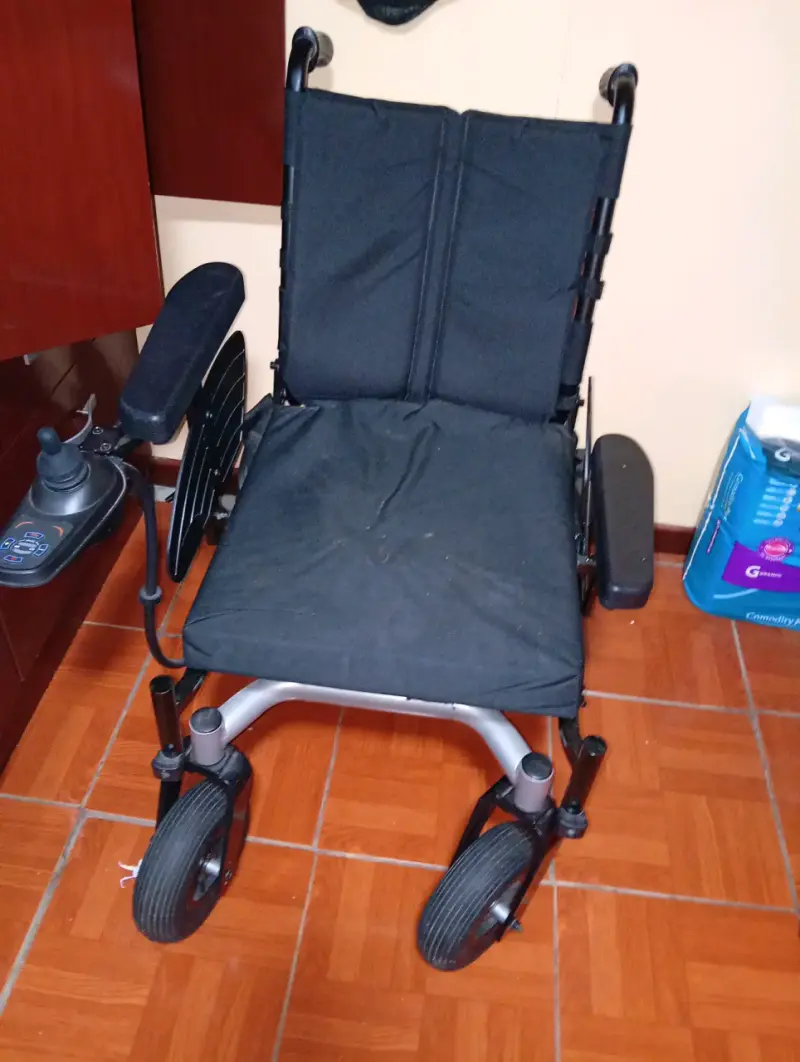 Silla de Ruedas Eléctrica Plegable Negra