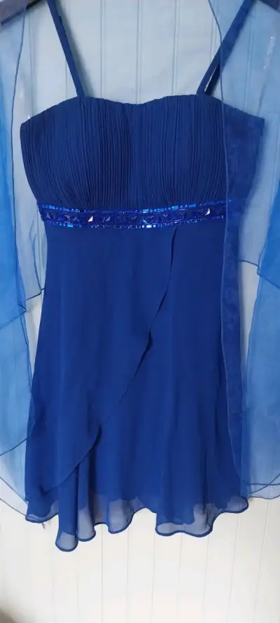 Vestido azul con detalles de pedrería - miniatura 1