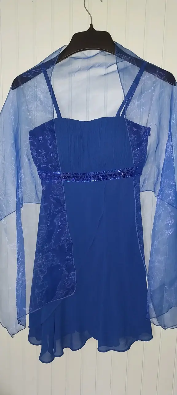 Vestido azul con detalles de pedrería - 2