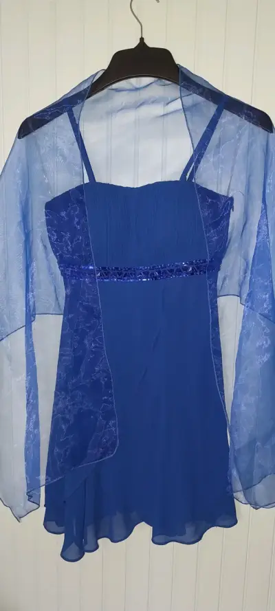 Vestido azul con detalles de pedrería - miniatura 2