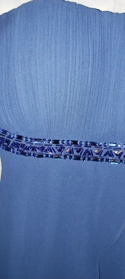 Vestido azul con detalles de pedrería - miniatura 3