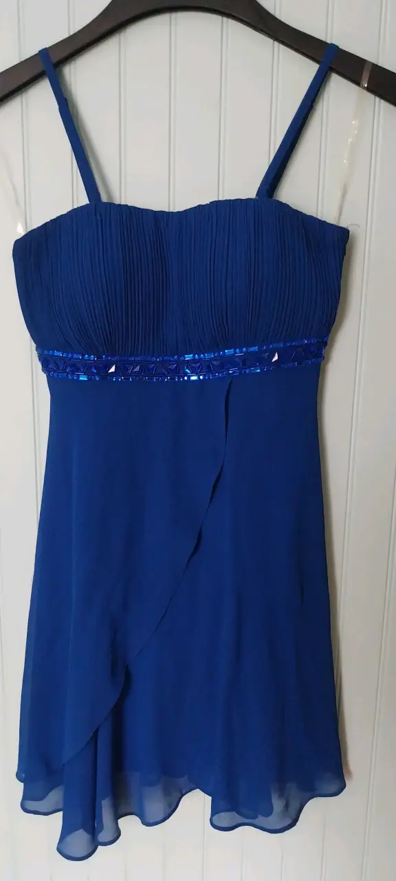 Vestido azul con detalles de pedrería - 4
