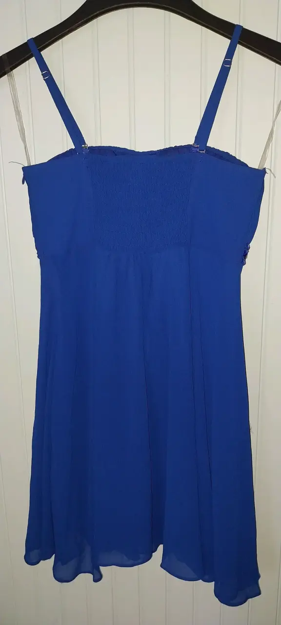 Vestido azul con detalles de pedrería - 5