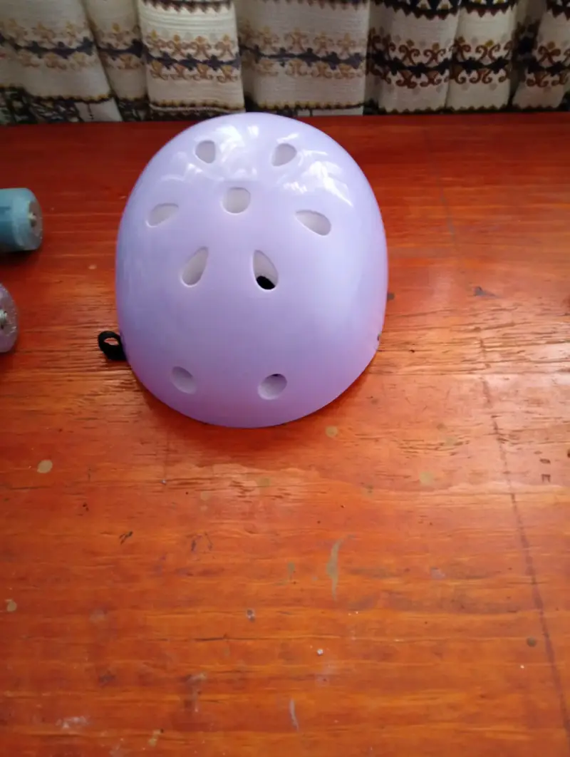 Patines de cuatro ruedas para niños con casco - 4