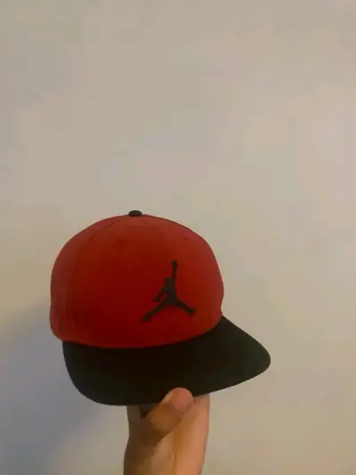 Gorra Jordan roja y negra unisex - miniatura 1
