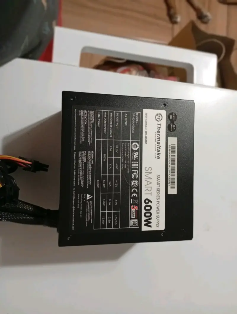 Fuente de Poder Thermaltake Smart 600W - 2