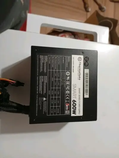 Fuente de Poder Thermaltake Smart 600W - miniatura 2