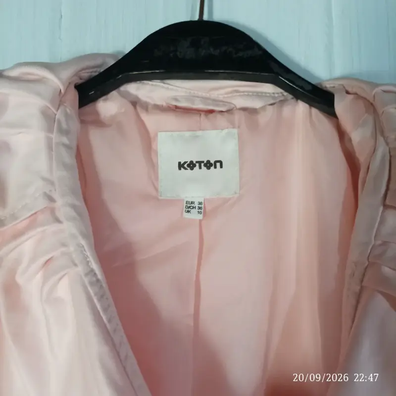 Trench rosa claro con doble botonadura para mujer - 3