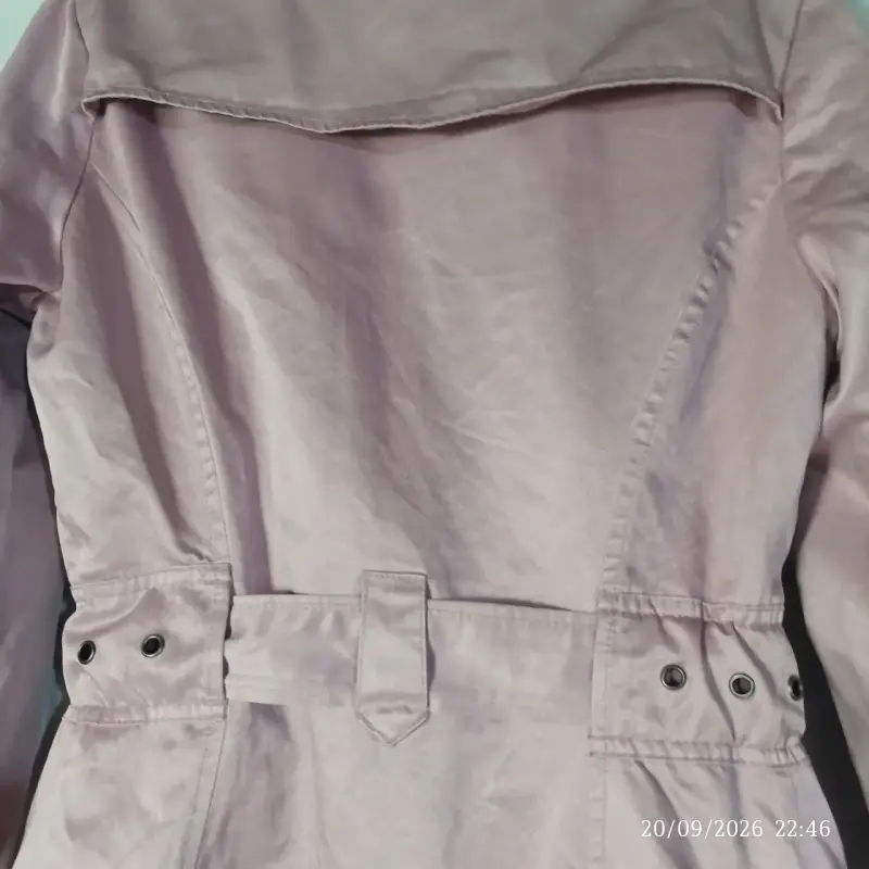 Trench rosa claro con doble botonadura para mujer - 6