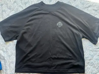 Polera negra treino boxy fit talla S - miniatura 1