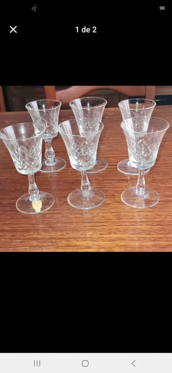 Juego de Copas de Cristal Tallado - 2