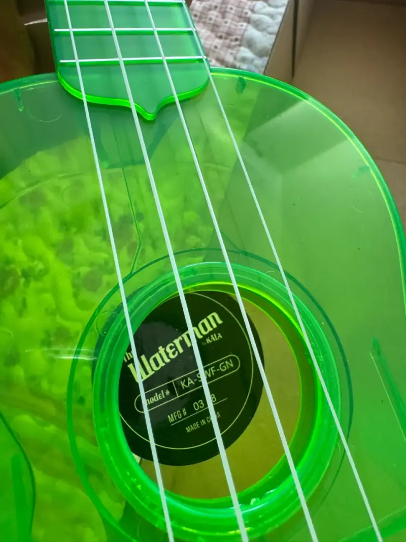 Ukulele Kala Waterman verde transparente