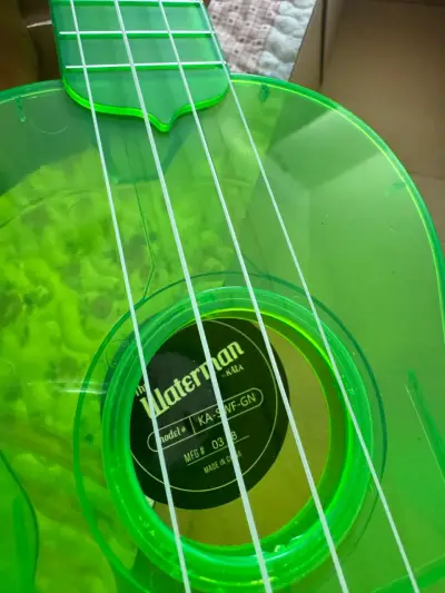 Ukulele Kala Waterman verde transparente - miniatura 1