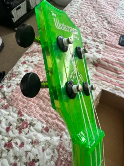 Ukulele Kala Waterman verde transparente - miniatura 3
