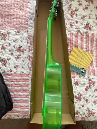 Ukulele Kala Waterman verde transparente - miniatura 4
