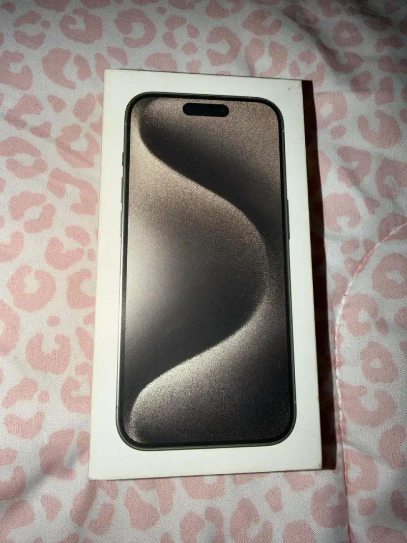 iPhone con pantalla rota para repuestos - 1