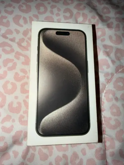 iPhone con pantalla rota para repuestos - miniatura 1