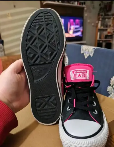 Zapatillas Converse All Star Pink Edition negras y rosadas - miniatura 2