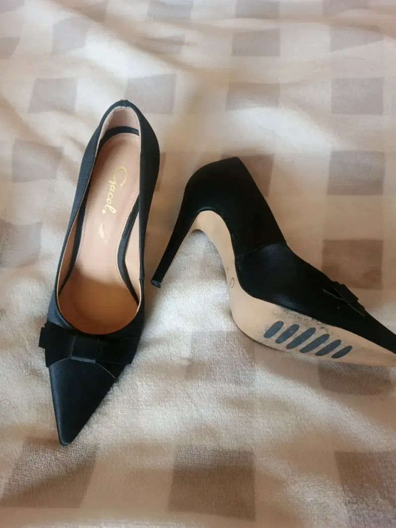 Tacones negros con lazo Graceland