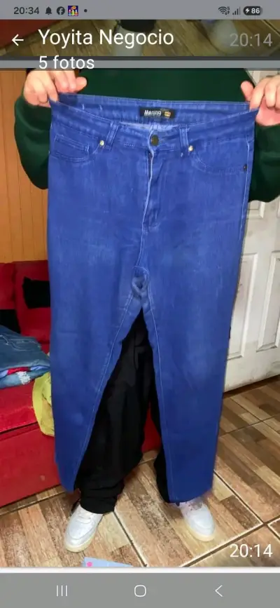 Jeans azules con bordado floral - miniatura 3