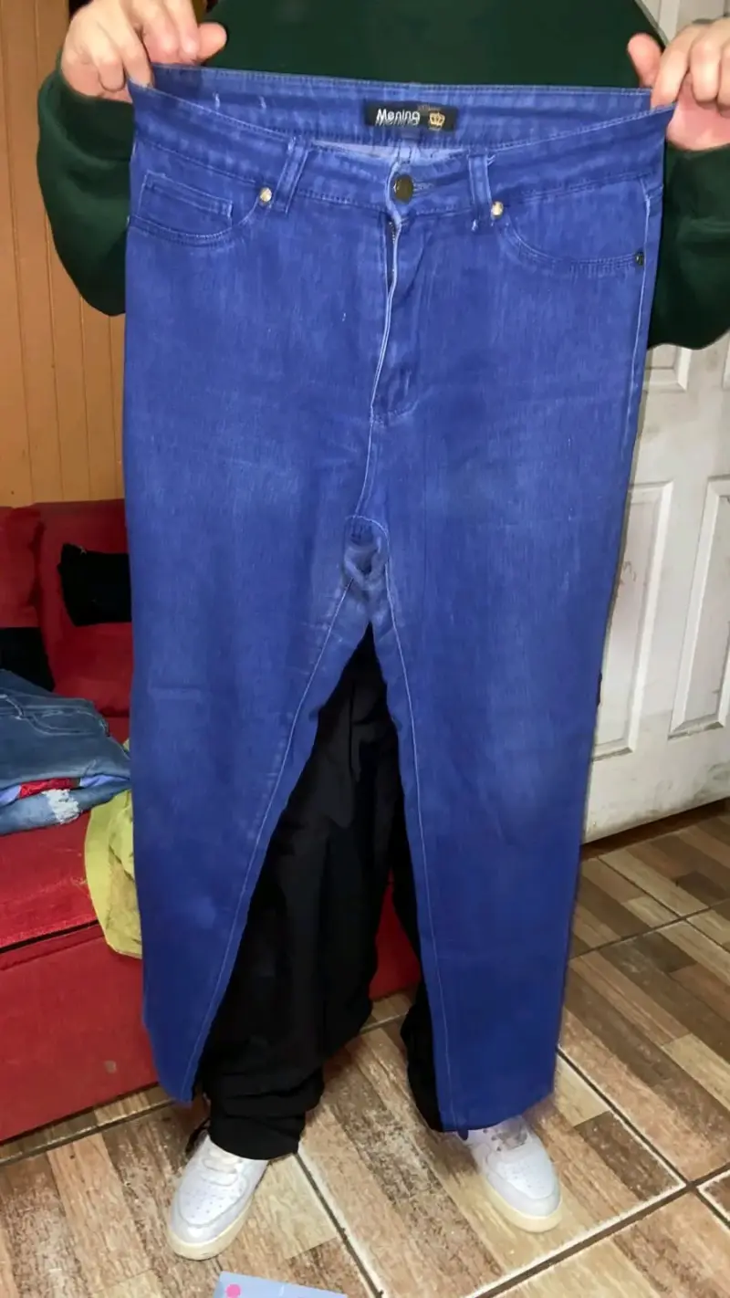 Jeans azules con bordado floral - 4