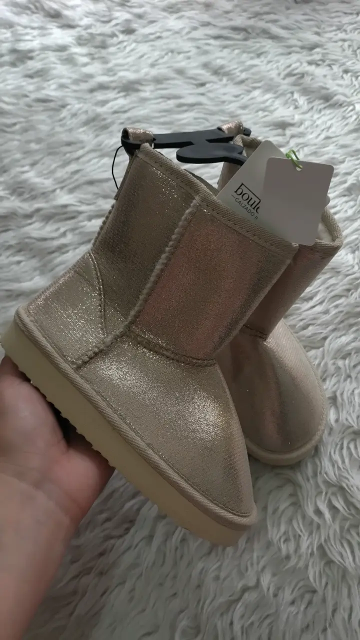 Botas doradas para niña con brillo