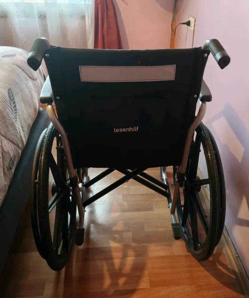 Silla de Ruedas Plegable Lesenhilf en Buen Estado - 2