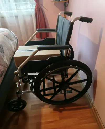 Silla de Ruedas Plegable Lesenhilf en Buen Estado - miniatura 3