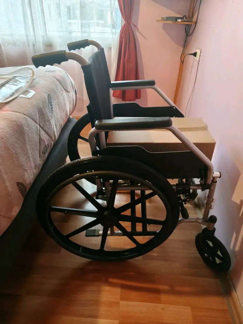 Silla de Ruedas Plegable Lesenhilf en Buen Estado - 4