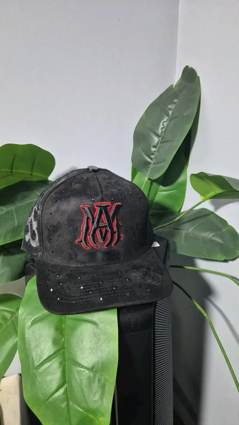 Gorra estilo urbano con diseño bordado - 2