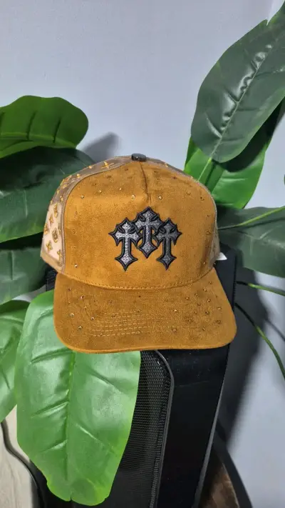 Gorra estilo urbano con diseño bordado - miniatura 4