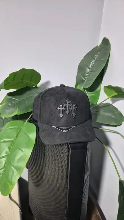 Gorra estilo urbano con diseño bordado - miniatura 5