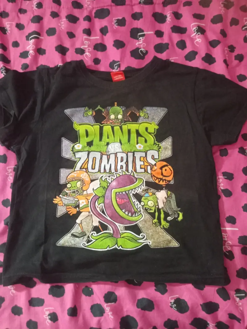 Polera infantil Plants vs Zombies negra
