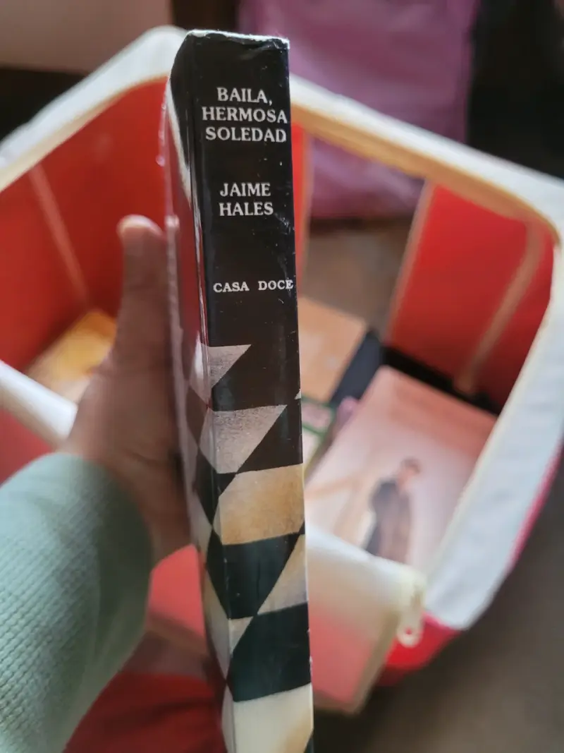 Libro 'Baila, Hermosa Soledad' de Jaime Hales - 3