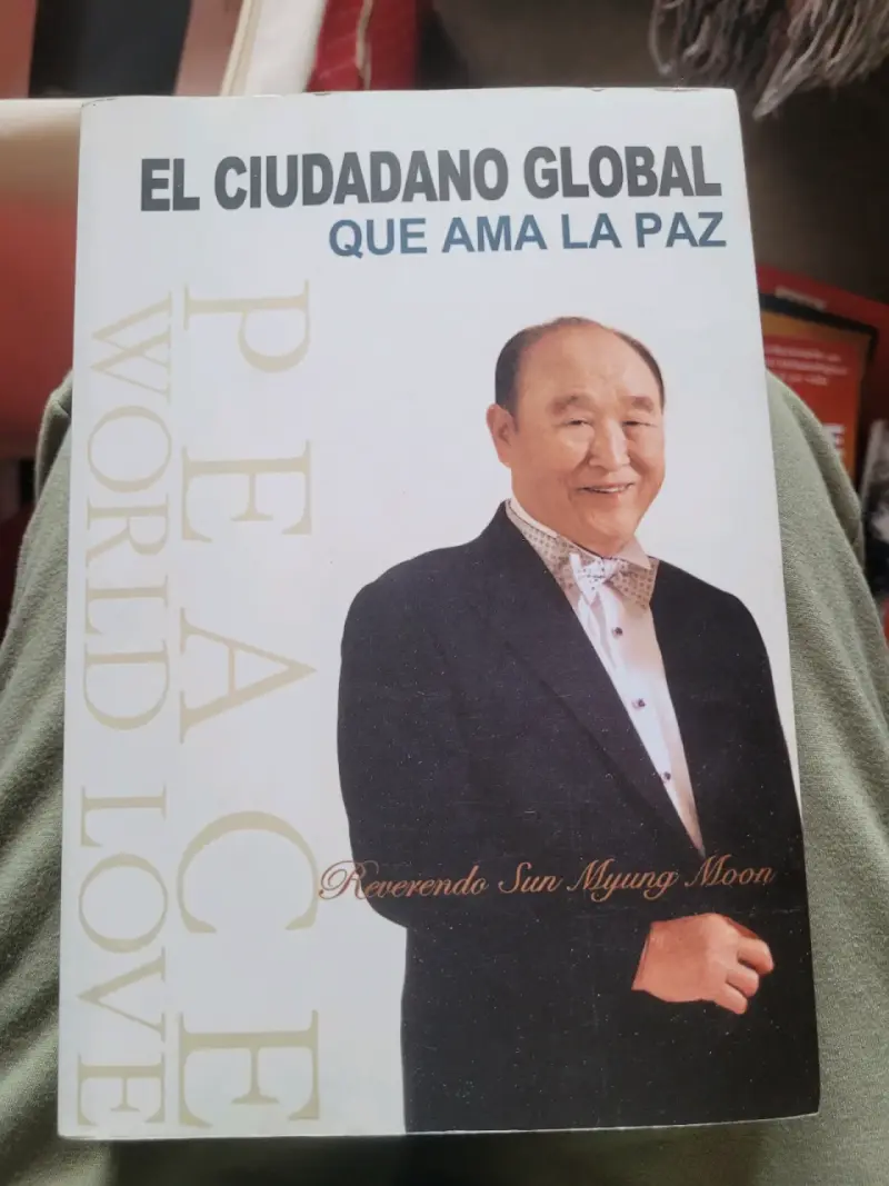 Libro 'El Ciudadano Global Que Ama La Paz' de Sun Myung Moon - 1